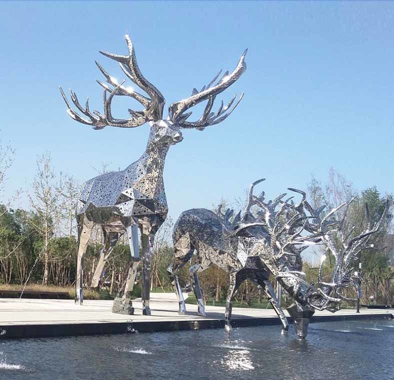 Contemporary Metal Animal Sculptures Garden Deer Statues For Public Decoration