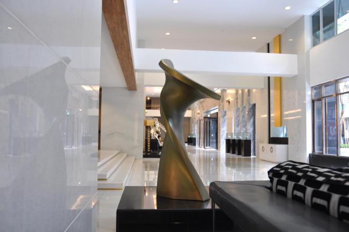 Surface Painted Cast Bronze Sculpture Abstract Style For Hotel Decoration 0