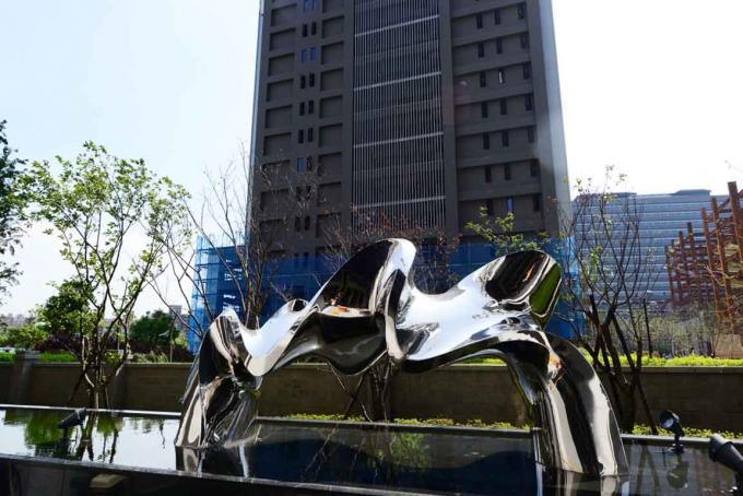 Polished Mirror Stainless Steel Outdoor Sculpture For Public Decoration 0