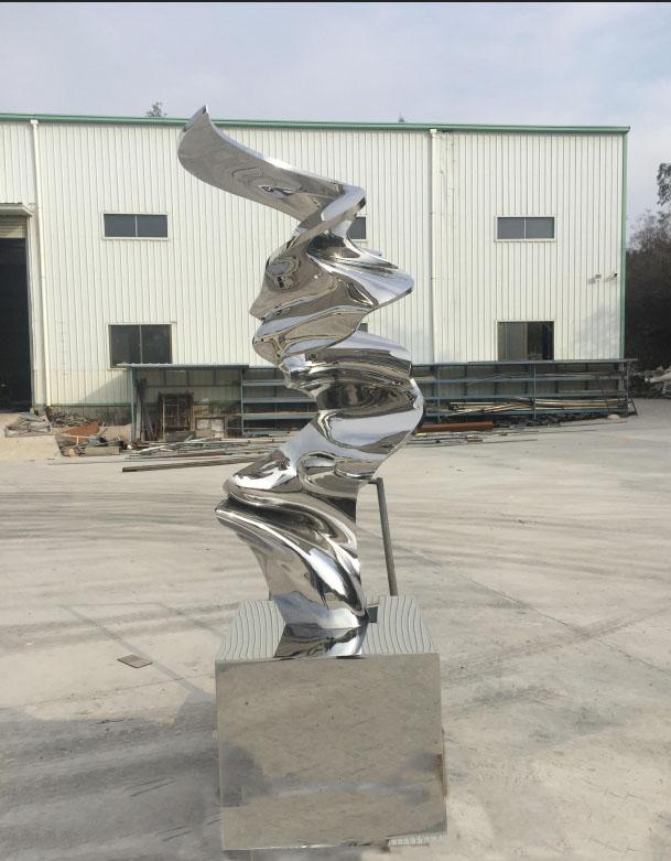 2.5 Meter Height Stainless Steel Large Garden Sculpture For Plaza Decoration 0