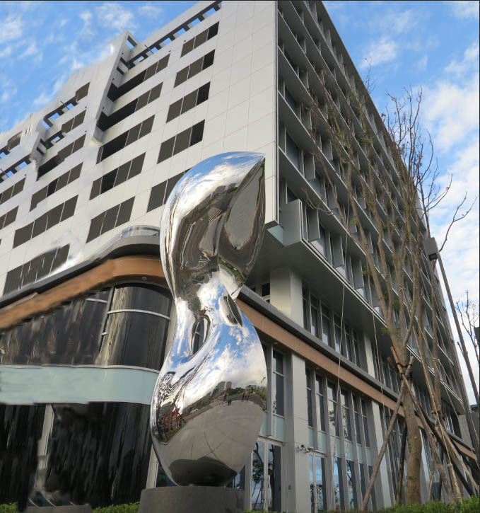 High Polished Outside Garden Statues Stainless Steel 2.8 Meter Total Length
