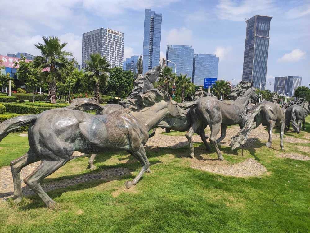Modern Bronze Horse Statue , Outdoor Bronze Sculpture Public Decoration