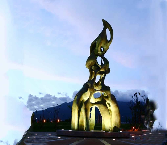 Large Outdoor Bronze Sculpture Handmade Casting Finish For Plaza Decoration 0