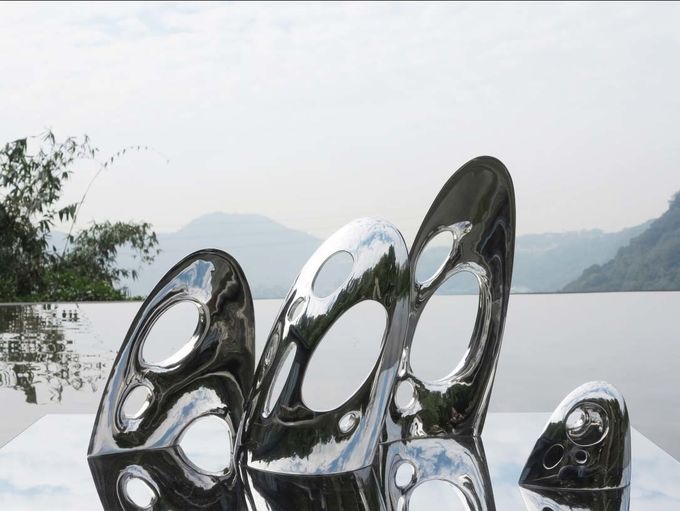 Modern Decorative Garden Sculptures Mirror Polished Surface High Durability 0